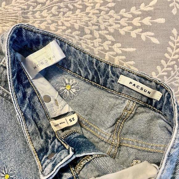 PacSun Daisy Denim Mom Shorts size 25 - Picture 6 of 9